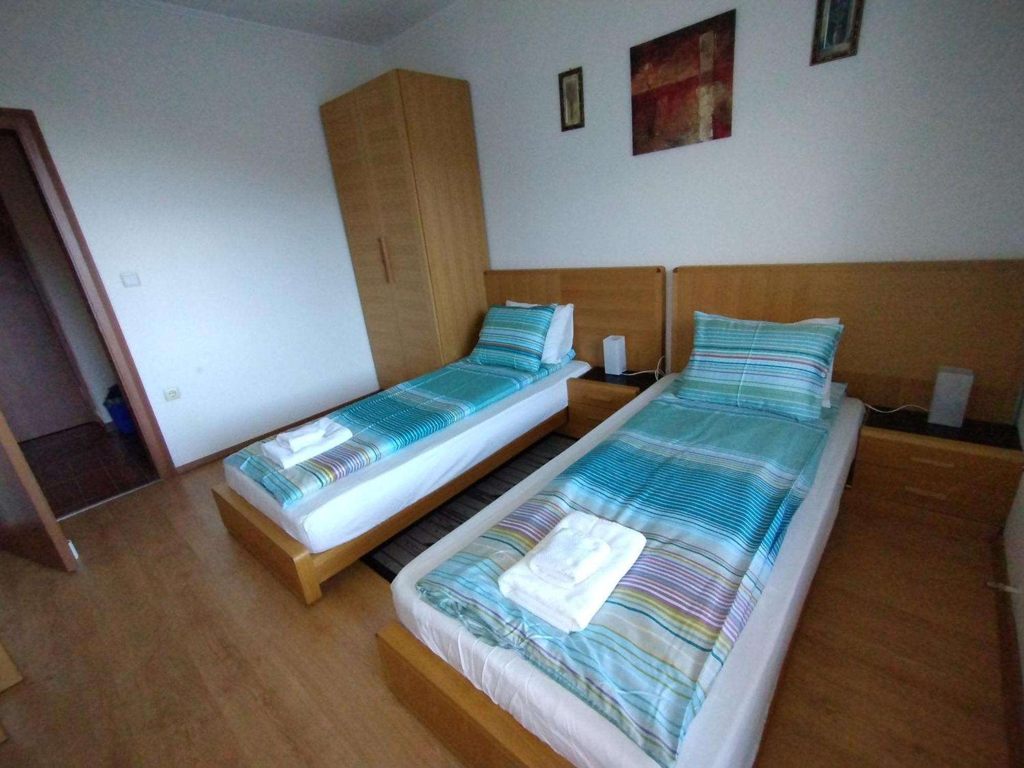 Cedar Lodge 4 Self-Catered Apartment Бансько Екстер'єр фото